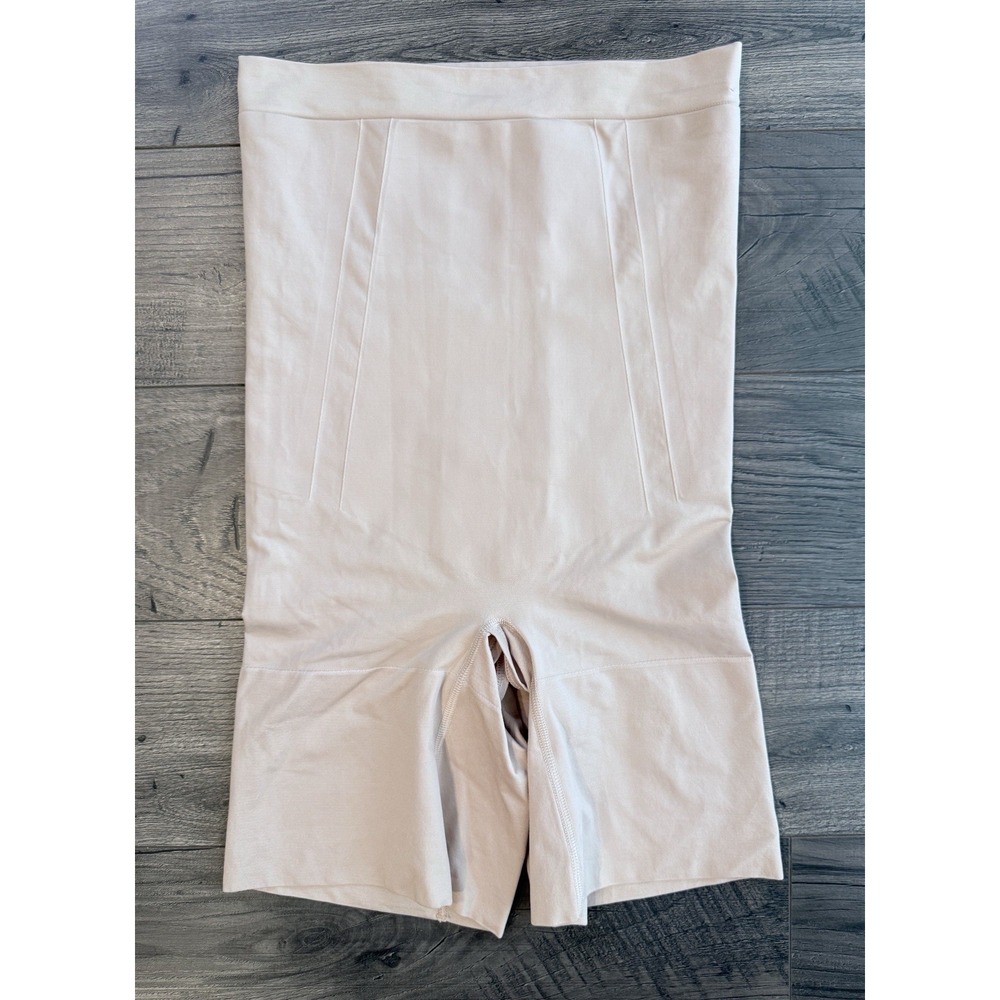 SPANX OnCore High Waisted Mid Thigh Shorts M Soft Nude Sculpting Shapewear NWOT